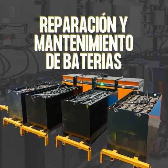 Reparación y mantenimiento de baterías para montacargas en taller.